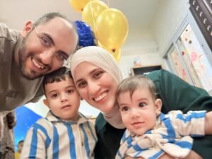 د. نهيل خطيب عزايزة وزوجها د. رأفت عبد السلام فياض عزايزة