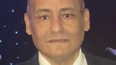 طاف بي شعاعُ من خيالٍ عابرِ يصل الماضي بفجع الحاضرِ