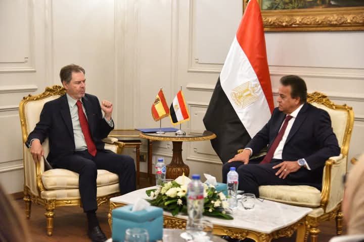 وزير الصحة المصري يبحث مع سفير إسبانيا بمصر سبل تعزيز التعاون في القطاع الصحي