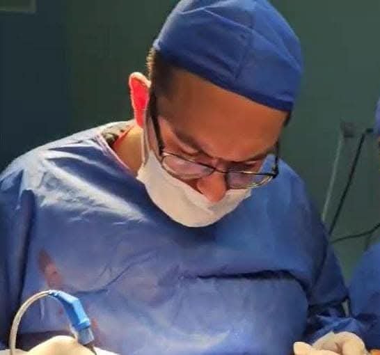 نجاح جراحة دقيقة بالمخ لمريض مستيقظ بمستشفى حورس بالأقصر