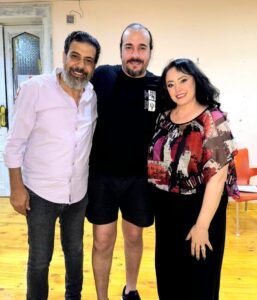 هند عاكف ومحمد يوركا بالبروفات الأخيرة لمسرحية عجب العجاب