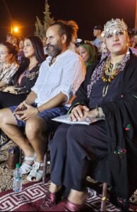 الإعلامية نادية الصبار تتألق بالزي التقليدي المغربى بمهرجان زاكورة الدولي للفيلم عبر الصحراء