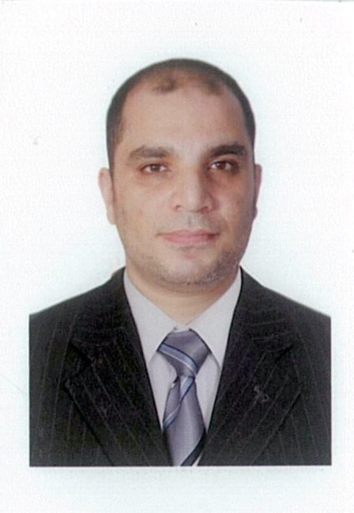 الصحفي أيمن عبدالحميد محمد